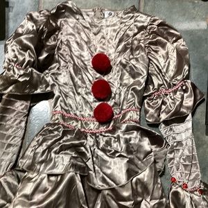 Pennywise costume and mask